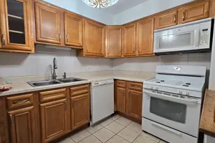 5472 W Higgins Ave, Chicago, IL 60630 - Photo 3