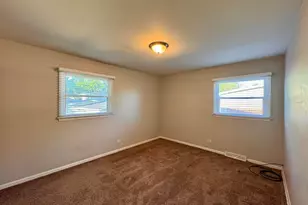 900 W Strieff Ln, Glenwood, IL 60425 - Photo 11