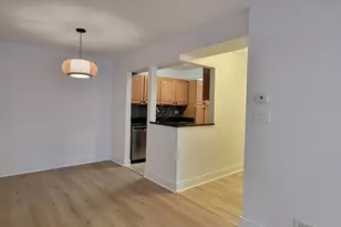 1 Oak Creek Dr, Buffalo Grove, IL 60089 - Photo 5