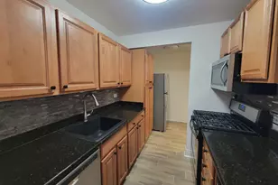 1 Oak Creek Dr, Buffalo Grove, IL 60089 - Photo 3