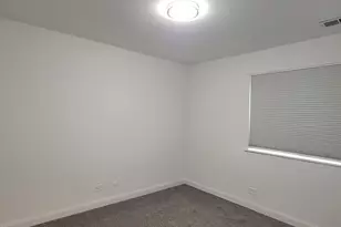 1 Oak Creek Dr, Buffalo Grove, IL 60089 - Photo 9