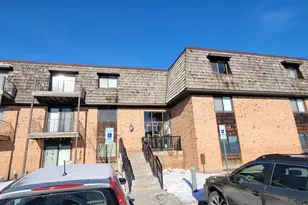 1 Oak Creek Dr, Buffalo Grove, IL 60089 - Photo 1