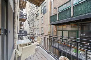 375 W Erie St, Chicago, IL 60654 - Photo 9