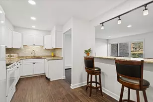 3913 Saratoga Ave, Downers Grove, IL 60515 - Photo 7