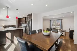 930 King Richards Ct, Deerfield, IL 60015 - Photo 7