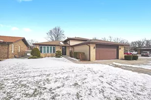 11201 S Deerpath Ln, Palos Hills, IL 60465 - Photo 1