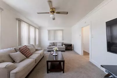 8129 S Cornell Avenue, Chicago, IL 60617 - Photo 5