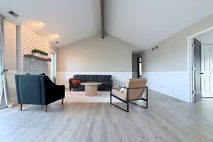 1670 N Douglas Ct, Arlington Heights, IL 60004 - Photo 3