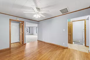 726 E Thompson Ave, Hoopeston, IL 60942 - Photo 13