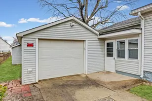 726 E Thompson Ave, Hoopeston, IL 60942 - Photo 37