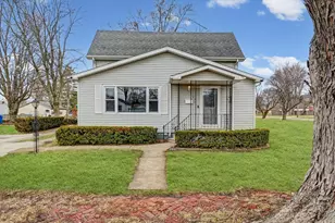 726 E Thompson Ave, Hoopeston, IL 60942 - Photo 1