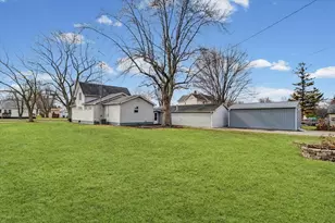 726 E Thompson Ave, Hoopeston, IL 60942 - Photo 5