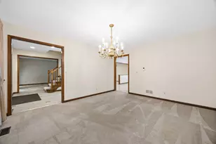 1810 Huntington Rd, Saint Charles, IL 60174 - Photo 7