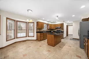 1810 Huntington Rd, Saint Charles, IL 60174 - Photo 13