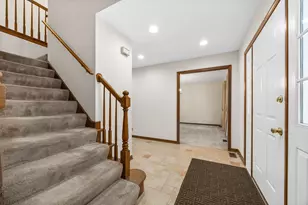 1810 Huntington Rd, Saint Charles, IL 60174 - Photo 5