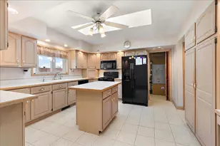 11118 S Natoma Ave, Worth, IL 60482 - Photo 9