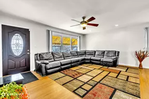 7528 Kenneth Ave, Skokie, IL 60076 - Photo 5