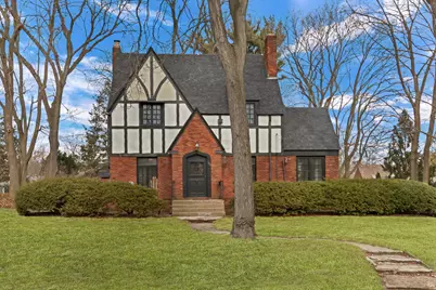 526 W Jackson Street, Woodstock, IL 60098 - Photo 1