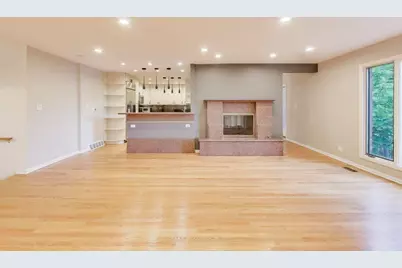 300 Boardwalk Place, Park Ridge, IL 60068 - Photo 5