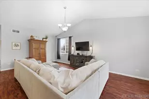 103 E Daisy Ave, Cortland, IL 60112 - Photo 3