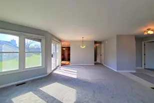325 Satinwood Ct S, Buffalo Grove, IL 60089 - Photo 5