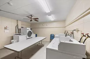 127 N Wolf Rd, Wheeling, IL 60090 - Photo 17