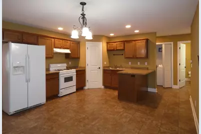 627 N Edgemere Drive, Bourbonnais, IL 60914 - Photo 9