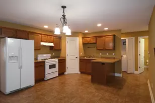 627 N Edgemere Dr, Bourbonnais, IL 60914 - Photo 9