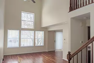 692 Silk Oak Ln, Crystal Lake, IL 60014 - Photo 3