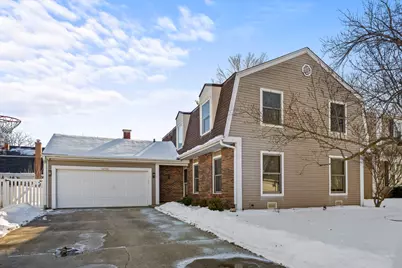 9 Edgewood Road, Vernon Hills, IL 60061 - Photo 1