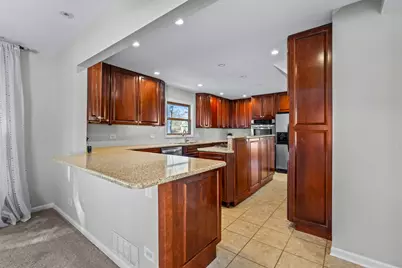 9 Edgewood Road, Vernon Hills, IL 60061 - Photo 11