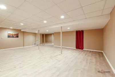 1551 Crowfoot Circle N, Hoffman Estates, IL 60169 - Photo 31