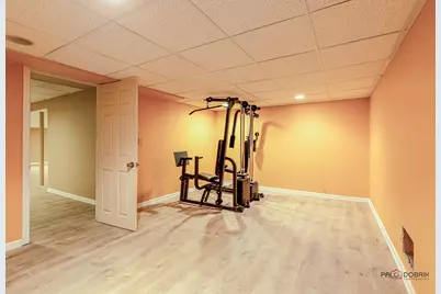 1551 Crowfoot Circle N, Hoffman Estates, IL 60169 - Photo 33