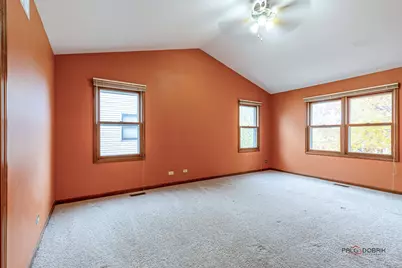 1551 Crowfoot Circle N, Hoffman Estates, IL 60169 - Photo 21