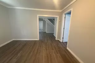 557 W Water St, Waukegan, IL 60085 - Photo 3