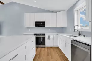 313 E Overton St, Tuscola, IL 61953 - Photo 9
