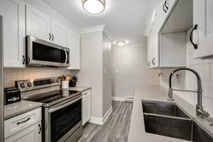 4125 W 97th Pl, Oak Lawn, IL 60453 - Photo 3