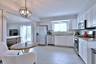 284 Bingham Cir, Mundelein, IL 60060 - Photo 3