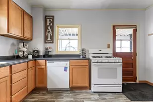 733 N 13th St, Dekalb, IL 60115 - Photo 9