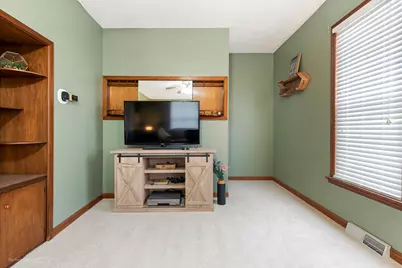 733 N 13th Street, Dekalb, IL 60115 - Photo 7