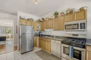 3108 W Belle Plaine Ave, Chicago, IL 60618 - Photo 9