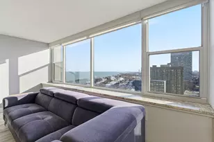 4250 N Marine Dr, Chicago, IL 60613 - Photo 11