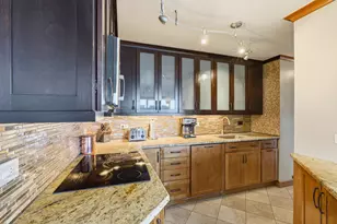 4250 N Marine Dr, Chicago, IL 60613 - Photo 7