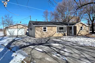 946 W Arlington Ln, Crete, IL 60417 - Photo 1