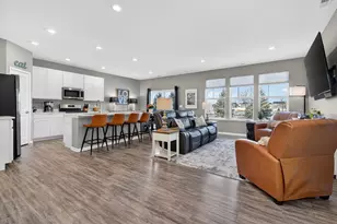 1008 Moraine Dr, South Elgin, IL 60177 - Photo 3