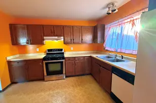 5216 Abbey Dr, McHenry, IL 60050 - Photo 3