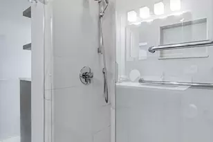 21 W Chestnut St, Chicago, IL 60610 - Photo 13