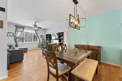 974 Mayfair Court, Elk Grove Village, IL 60007 - Photo 9