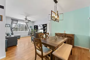 974 Mayfair Ct, Elk Grove Village, IL 60007 - Photo 9