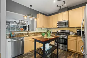 974 Mayfair Ct, Elk Grove Village, IL 60007 - Photo 3